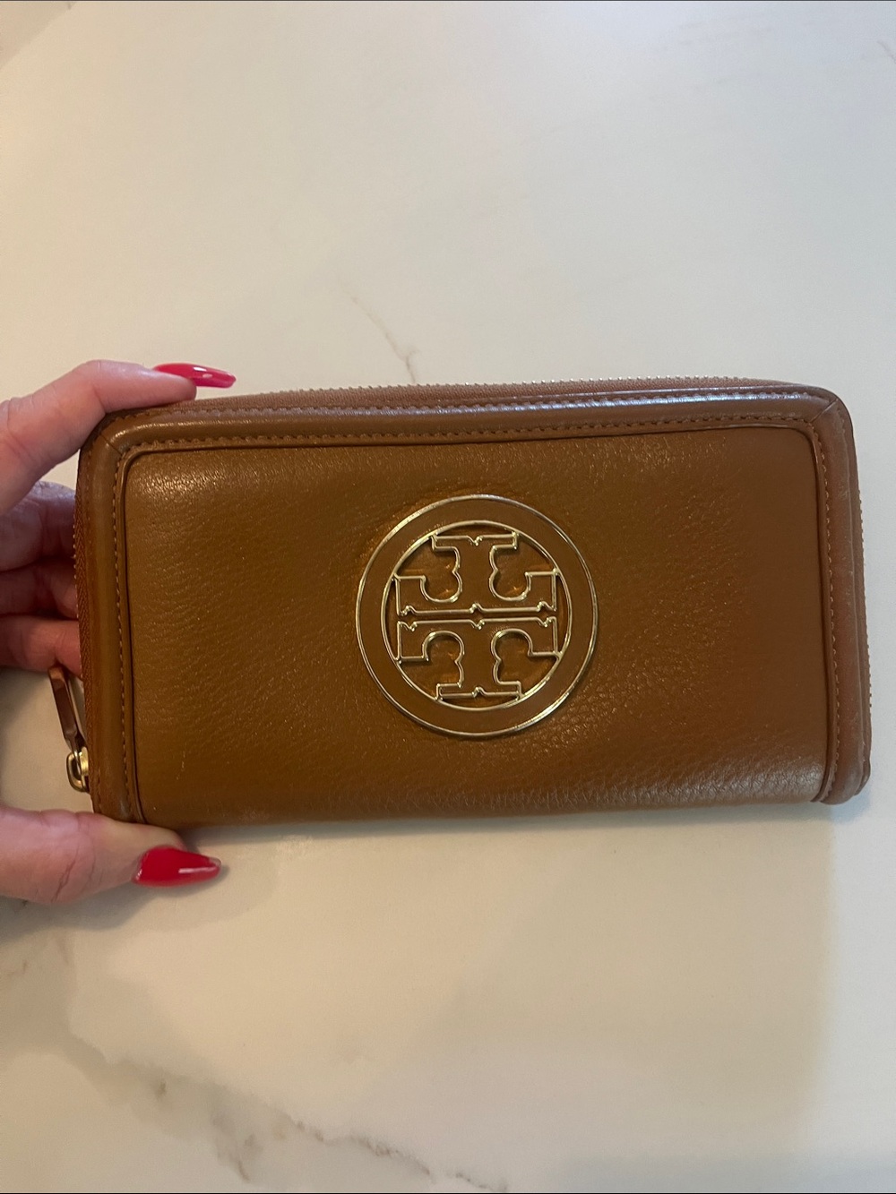 Tory Burch Amanda Cognac Leather Zip Wallet with Gold Logo